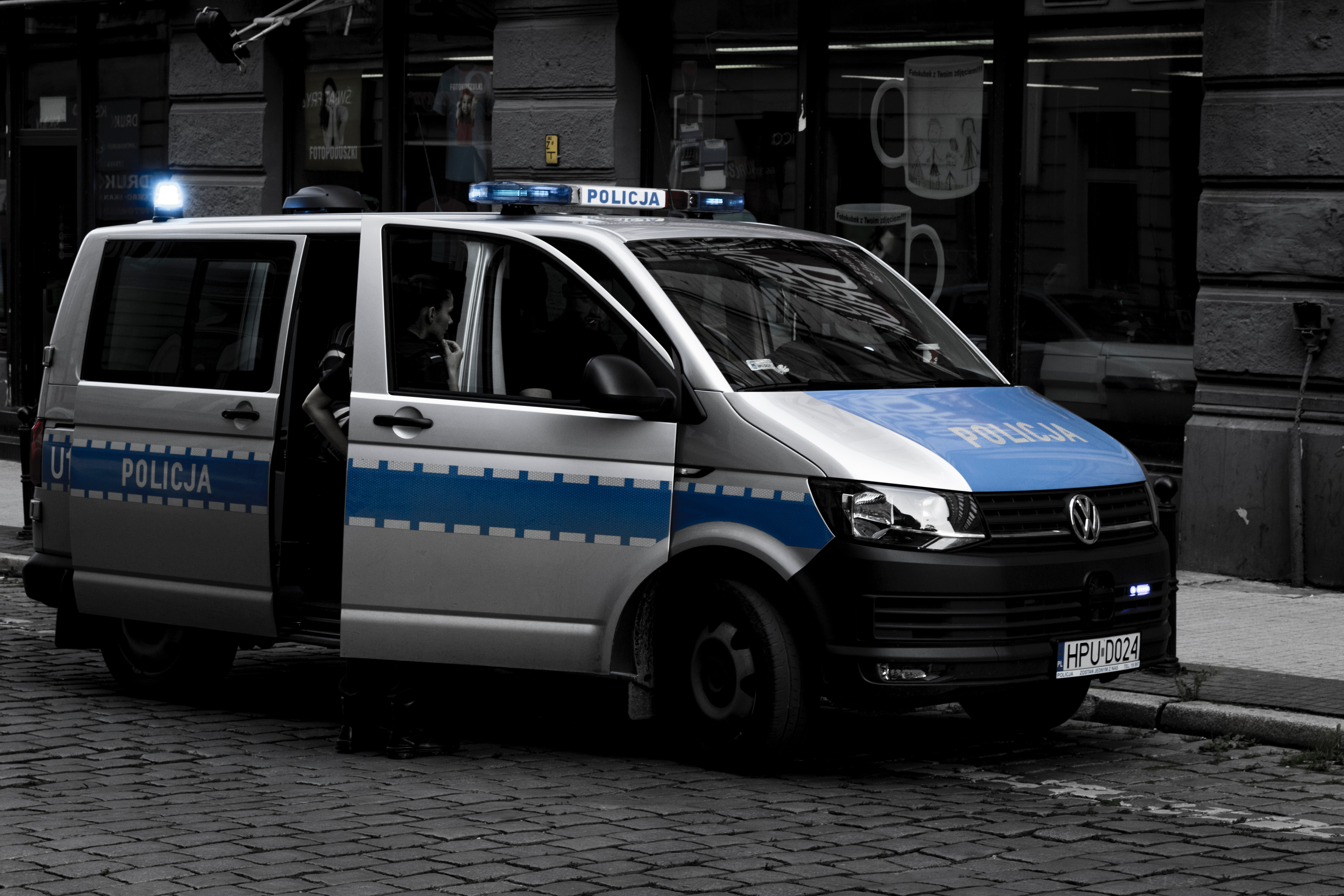Przeszukanie Osoby Lub Pomieszczeń Przez Policję – Adwokat Mariusz Stelmach